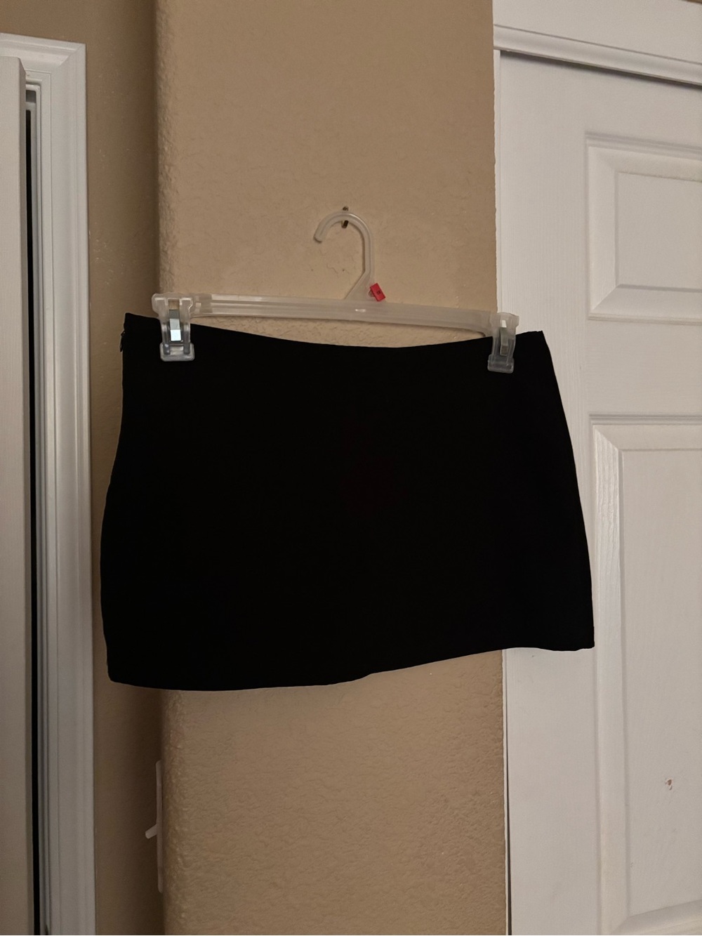 Classic Black Women's Mini Skirt - Sleek Everyday Style